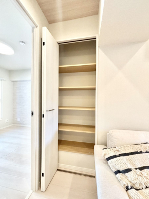 ���̑����ρ@���r���O���[�B�����Ɏ��[������ƕ����W�܂�LDK���X�b�L���Еt�������ł��ˁB  