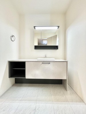 ���ʑ�E���ʏ��@��Ƃ�̐��ʃX�y�[�X�Œ��̐g�x�x���X���[�Y��