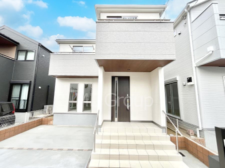 ���n�O�ώʐ^�@�������ꂽ�O�ρA�㎿�ȏZ��Ԃ��L���鎺���͉i�����S���ĉ߂�����Z���ł��B 