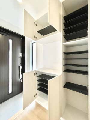 ���̑����ρ@�����Ղ���[�ł���V���[�Y�{�b�N�X�ŉƑ��S���̌C���A���ւ�������B  