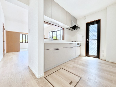 �L�b�`���@������̂��閾�邢�L�b�`���B���C�ɂ��𗧂��܂��B 