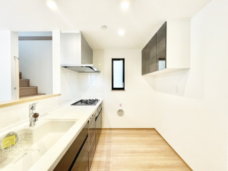 �L�b�`���@�u�₩�ȕ����ʂ蔲����L�b�`���B��������̂Ŗ��邭���C�ɂ��𗧂��܂��B