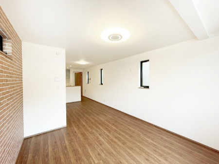 ���̑����ρ@�Ƒ��̏Ί炪���R�Ɛ��܂�Ă���A����ȕ��͋C�̃_�C�j���O�Ɏd�オ���Ă��܂��B