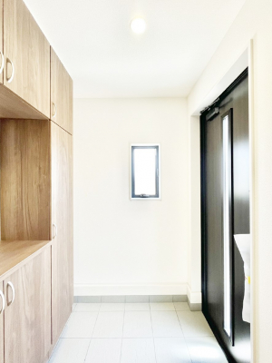 ���ց@���ʔ��͂��Ƒ��̎ʐ^��G�߂̃C���e���A�ŏ���I�Ƃ��ĉ��o�ł��܂�