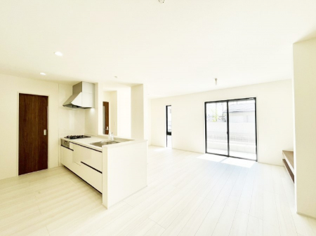 ���r���O�@�傫�ȑ����炽���Ղ�̗z���ƕ����������郊�r���O