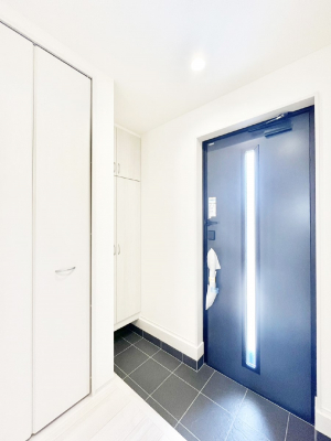 ���ց@�K���X�X���b�g�̓��������փh�A�������Ɍ���͂��Ă���܂�