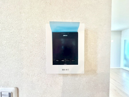 ���̑����ρ@���q�҂��m�F�ł���s�u���j�^�[�t�C���^�[�z��