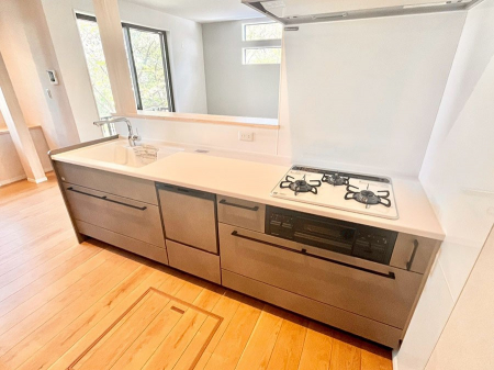 �L�b�`���@���r���O�ŗV�Ԃ��q�l�������Ȃ��炨�������ł���ΖʃL�b�`��