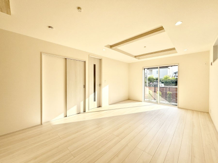 ���̑����ρ@�Ƒ��̏Ί炪���R�Ɛ��܂�Ă���A����ȕ��͋C�̃_�C�j���O�Ɏd�オ���Ă��܂��B