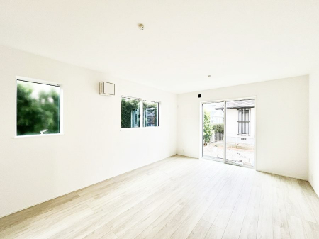 ���r���O�@�傫�ȑ����炽���Ղ�̗z���ƕ����������郊�r���O