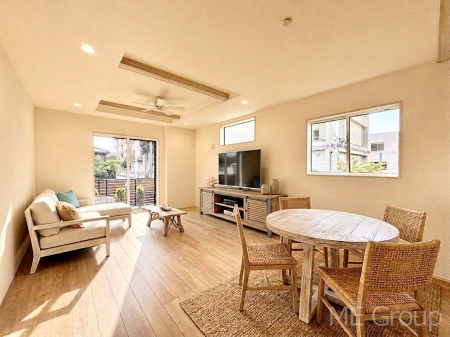 ���r���O�@�傫�ȑ����炽���Ղ�̗z���ƕ����������郊�r���O�@���Ƌ��CG�ł�  