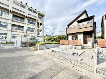 ���n�O�ώʐ^�@�O�ʓ��H�͂�����Ɛ�������Ă��܂�  