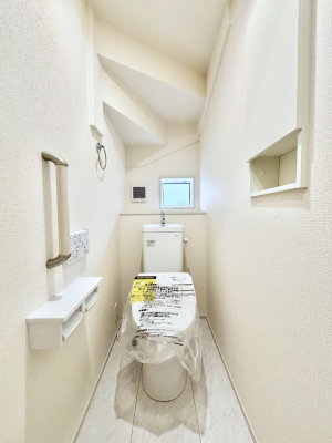 �g�C���@�g�C����1�K��2�K���ꂼ��ɔz�u����Ă��ĂƂĂ��֗��ł��B 