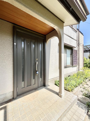 ���ց@��؂ȉƑ��A���q���o�}���錺�ցB���֑O�͉����t���ŉJ���~���Ă��Ă��G��ɂ����ł��B 