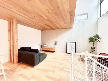 ���r���O�@�Ƒ��c���̎��Ԃ����������Ȃ��났�̃��r���O�_�C�j���O�B   