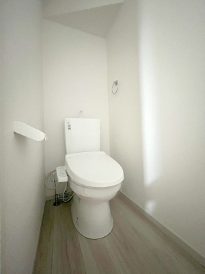 �g�C���@�g�C����1�K��2�K���ꂼ��ɔz�u����Ă��ĂƂĂ��֗��ł��B 