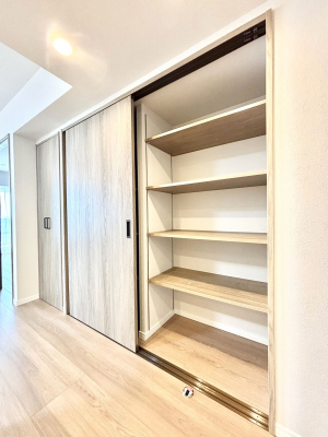 ���̑����ρ@���r���O���[�B�����Ɏ��[������ƕ����W�܂�LDK���X�b�L���Еt�������ł��ˁB  