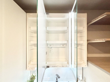 ���̑����ρ@�O�ʋ��̗��ɁA���ϕi��q���p�i�Ȃǂ����[�\�B���ʑ����������ƕۂ��܂��I