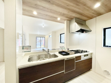 �L�b�`���@���������Ȃ���ł����Ƒ��Ƃ̉�b���y���߂�ΖʃL�b�`��