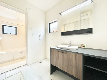 ���ʑ�E���ʏ��@��Ƃ�̐��ʃX�y�[�X�Œ��̐g�x�x���X���[�Y��