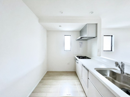 �L�b�`���@�u�₩�ȕ����ʂ蔲����L�b�`���B��������̂Ŗ��邭���C�ɂ��𗧂��܂��B