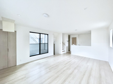 ���r���O�@���邢2�K���r���O�I�O����̎������V���b�g�A�E�g���ĉƑ��̃v���C�o�V�[�����܂��B