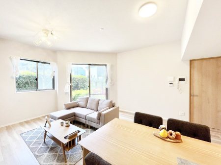 ���r���O�@�傫�ȑ����炽���Ղ�̗z���ƕ����������郊�r���O