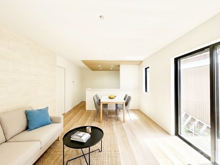 ���r���O�@�������������͋C�̂k�c�j�͉Ƒ��݂�Ȃ̉��K��ԁ��Ƌ��CG�ł�