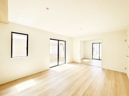 ���r���O�@�傫�ȑ����炽���Ղ�̗z���ƕ����������郊�r���O