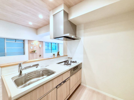 �L�b�`���@�J�E���^�[�z���Ɋy����������ׂ�B�����̂������������Ɣ��������Ȃ肻���ł��ˁB