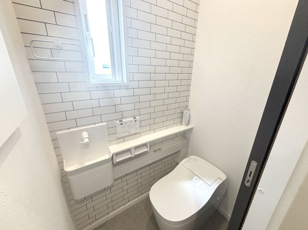�g�C���@�g�C����1�K��2�K���ꂼ��ɔz�u����Ă��ĂƂĂ��֗��ł��B 