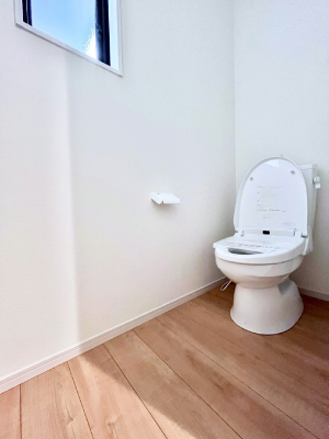 �g�C���@�g�C����1�K��2�K���ꂼ��ɔz�u����Ă��ĂƂĂ��֗��ł��B 