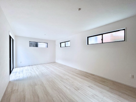 ���̑����ρ@�Ƒ��̏Ί炪���R�Ɛ��܂�Ă���A����ȕ��͋C�̃_�C�j���O�Ɏd�オ���Ă��܂��B