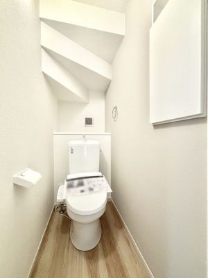 �g�C���@�g�C����1�K��2�K���ꂼ��ɔz�u����Ă��ĂƂĂ��֗��ł��B 