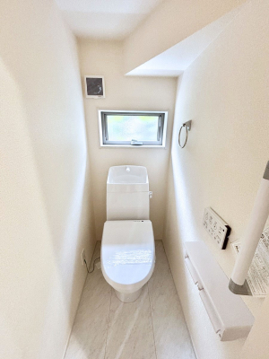 �g�C���@�g�C����1�K��2�K���ꂼ��ɔz�u����Ă��ĂƂĂ��֗��ł��B 