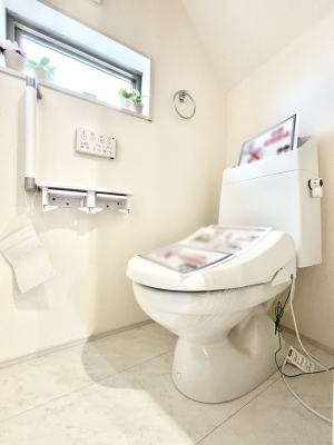�g�C���@�g�C����1�K��2�K���ꂼ��ɔz�u����Ă��ĂƂĂ��֗��ł��B 