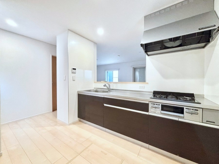 �L�b�`���@���������Ȃ���ł����Ƒ��Ƃ̉�b���y���߂�ΖʃL�b�`��