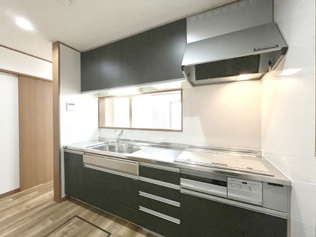 �L�b�`���@���������Ȃ���ł����Ƒ��Ƃ̉�b���y���߂�ΖʃL�b�`��