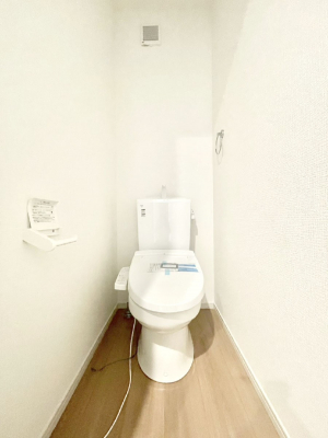 �g�C���@�g�C����1�K��2�K���ꂼ��ɔz�u����Ă��ĂƂĂ��֗��ł��B 