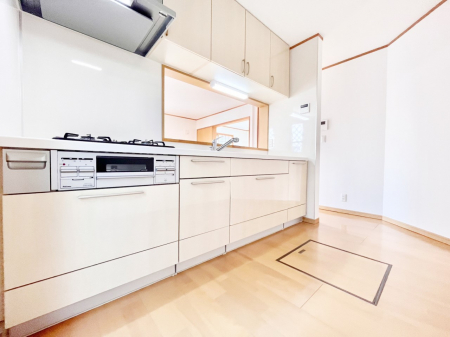 �L�b�`���@���������Ȃ���ł����Ƒ��Ƃ̉�b���y���߂�ΖʃL�b�`��