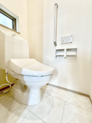 �g�C���@�g�C����1�K��2�K���ꂼ��ɔz�u����Ă��ĂƂĂ��֗��ł��B 
