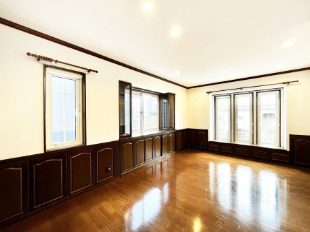 ���r���O�@�傫�ȑ����炽���Ղ�̗z���ƕ����������郊�r���O�_�C�j���O  