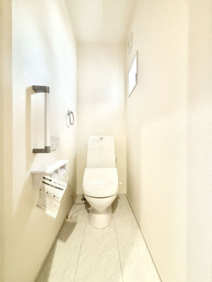 �g�C���@�g�C����1�K��2�K���ꂼ��ɔz�u����Ă��ĂƂĂ��֗��ł��B 