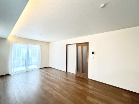 ���̑����ρ@�Ƒ��̏Ί炪���R�Ɛ��܂�Ă���A����ȕ��͋C�̃_�C�j���O�Ɏd�オ���Ă��܂��B