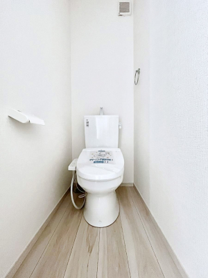 �g�C���@�g�C����1�K��2�K���ꂼ��ɔz�u����Ă��ĂƂĂ��֗��ł��B 