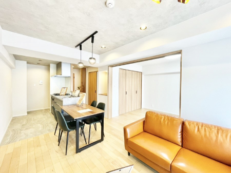 ���̑����ρ@�Ƒ��̏Ί炪���R�Ɛ��܂�Ă���A����ȕ��͋C�̃_�C�j���O�Ɏd�オ���Ă��܂��B