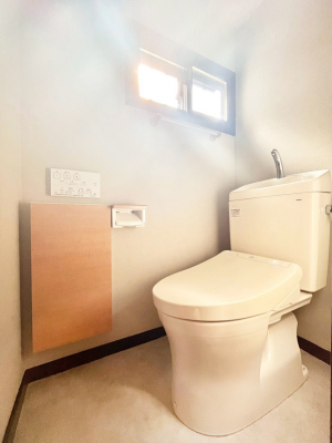 �g�C���@�g�C����1�K��2�K���ꂼ��ɔz�u����Ă��ĂƂĂ��֗��ł��B 