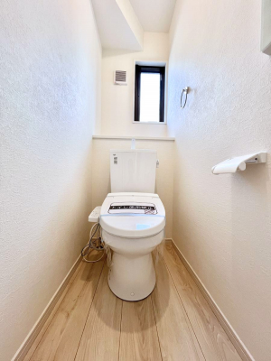 �g�C���@�g�C����1�K��2�K���ꂼ��ɔz�u����Ă��ĂƂĂ��֗��ł��B 