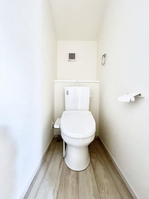 �g�C���@�g�C����1�K��2�K���ꂼ��ɔz�u����Ă��ĂƂĂ��֗��ł��B 