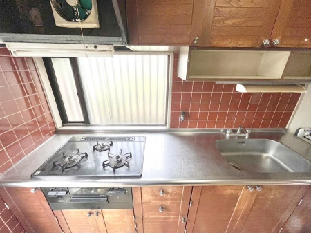 �L�b�`���@���������Ȃ���ł����Ƒ��Ƃ̉�b���y���߂�ΖʃL�b�`���@��CG���H��